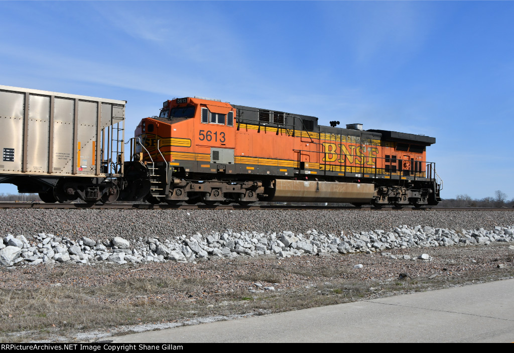 BNSF 5613 Roster shot.